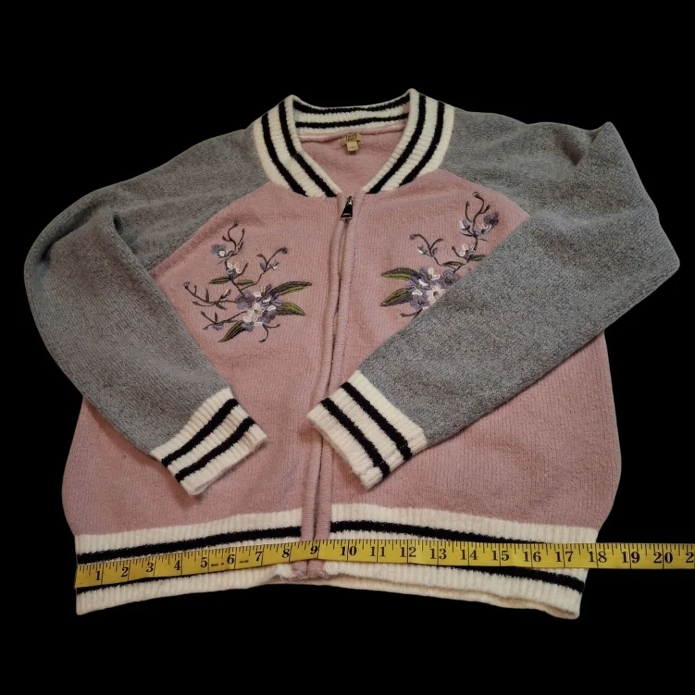 True Craft Embroidered Varsity Sweater Gray Pink Striped Trim  Women Size Large - Picture 13 of 15